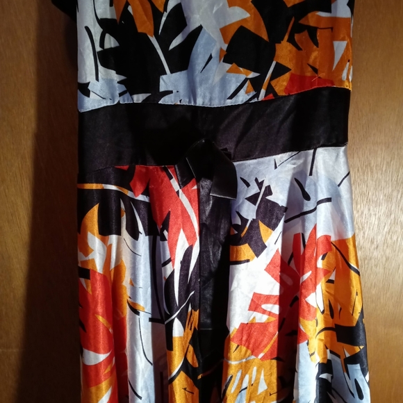 Tropical Print Nice Satin Flowy Midi Dress - Picture 4 of 4